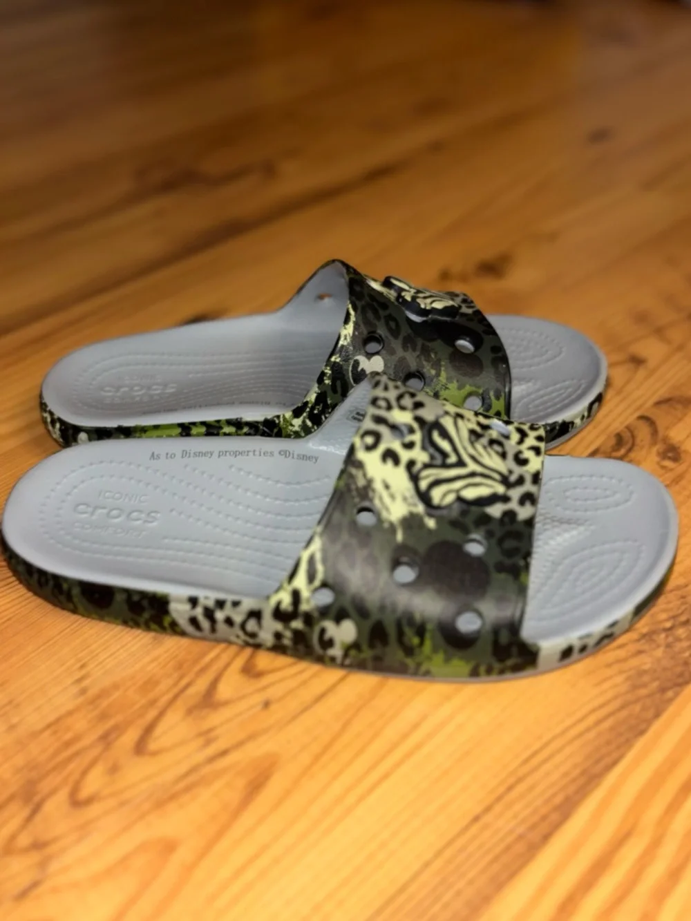 CROC x DISNEY Slide Sandals with Green Leopard Print - Picture 6 of 8